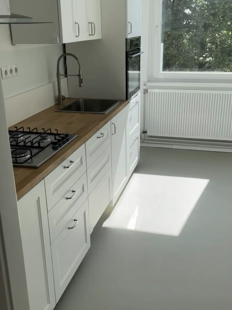 Neue Küche nach der Kernsanierung einer Altbauwohnung in 1020 Wien